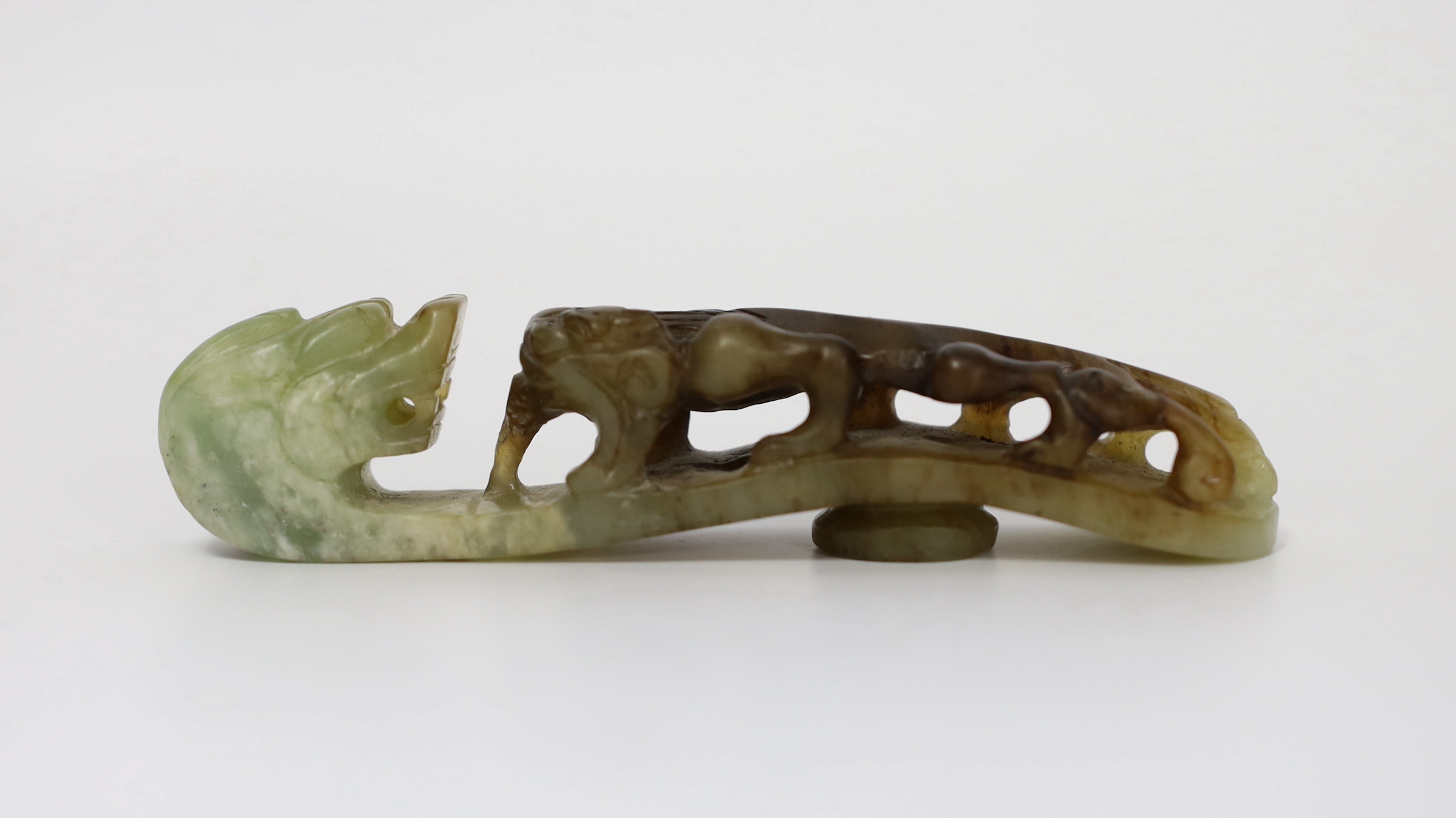 A Chinese bowenite jade ‘dragon’ belt hook (ex. late prof. R.M. Hicks OBE), 12.5cm in length